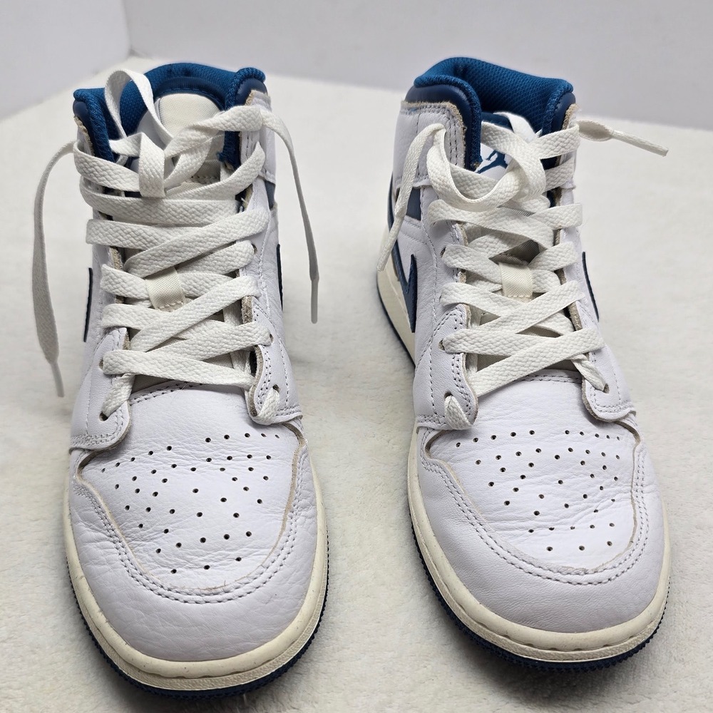 Jordan Air Jordan 1 Mid Midnight Navy White Streetwear Kids Sneaker 4Y - Picture 4 of 12